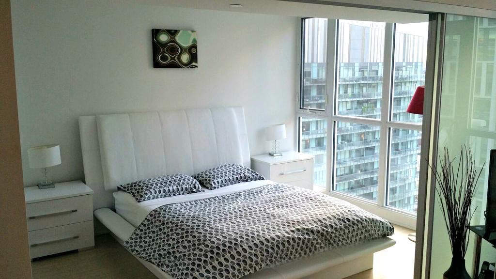 Pelicanstay In Toronto Entertainment District Екстериор снимка